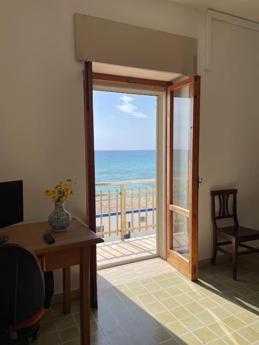 Panoramico Appartamento Lido Conchiglie غالّيبولي المظهر الخارجي الصورة